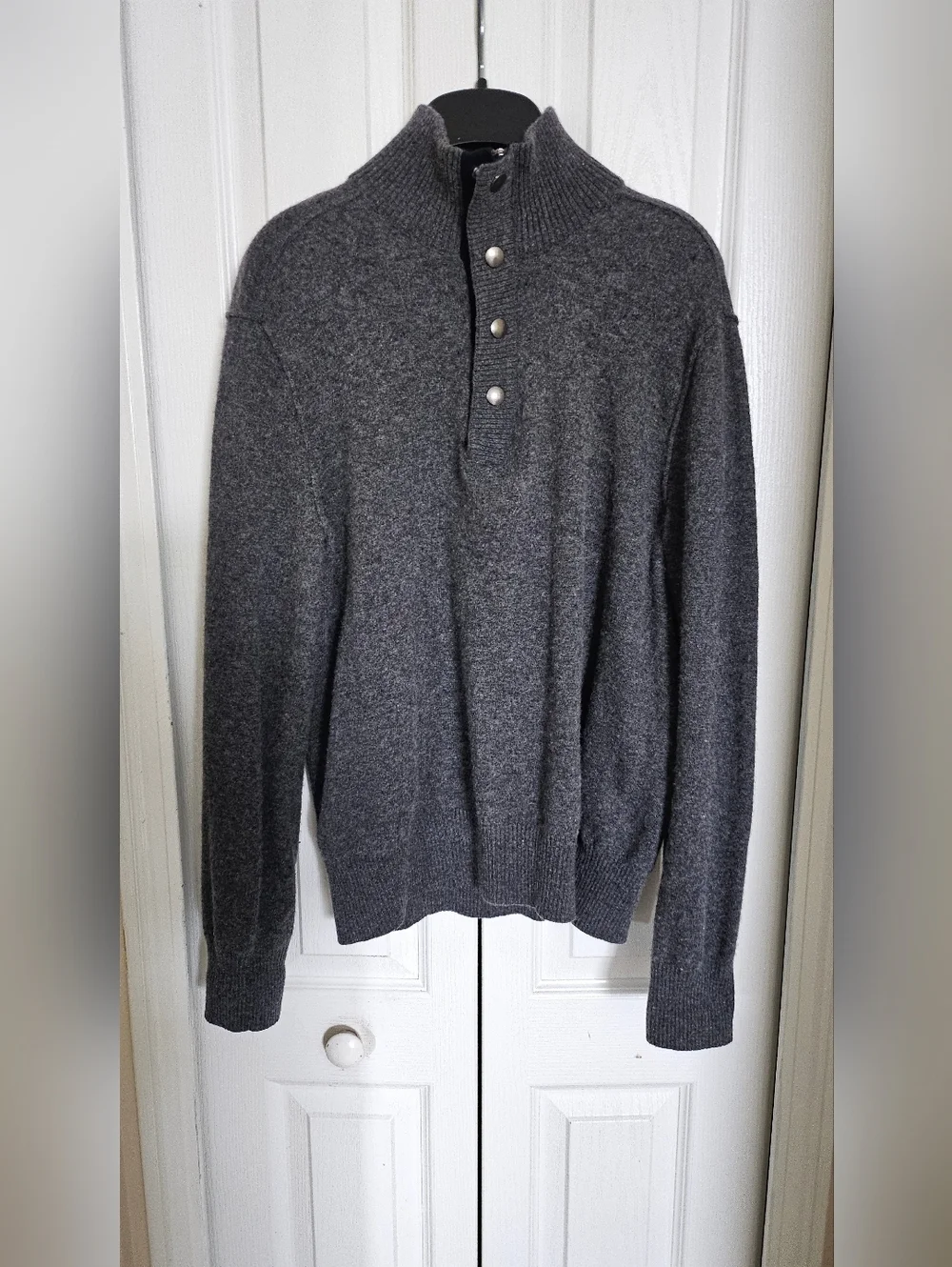 Banana Republic Italian Yarn Gray LMerino  Mock Neck Snap Button Sweater Men’s M